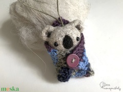 Tűnemezelt mini koala horgolt takaróban akciós termékkép 1