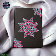 Fekete műbőr jegyzetfüzet fényes magenta és metál fényű türkiz pontmandalával, 14,5x21 cm, 80 lapos vonalas akciós termékkép 1