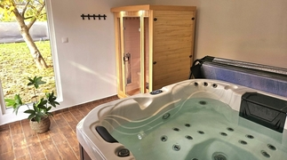  3 nap/2 éj 2 fő részére félpanziós ellátással, jól felszerelt teraszos apartmanban, korlátlan jakuzzi és infra szauna használattal, ajándék fürdőbelépővel akciós termékkép 1