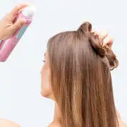 Volumennövelő & frissítő szárazszampon termék 2. képe