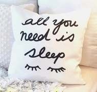 Karácsonyi lakásdekor díszpárna felirattal és szempillával, All you need is sleep, huzat + belső párna akciós termékkép 1